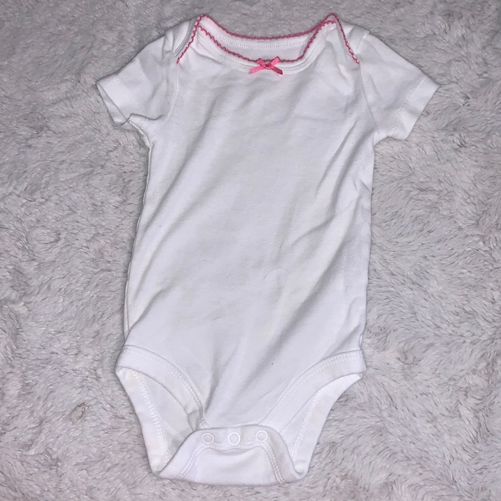 (3 for $10) Joe fresh White bodysuit with pink
Bow 3-6 month baby girl clothing